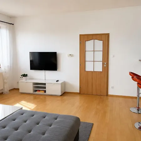 Spacious With Free Parking Near Prague Lejlighed Rudná