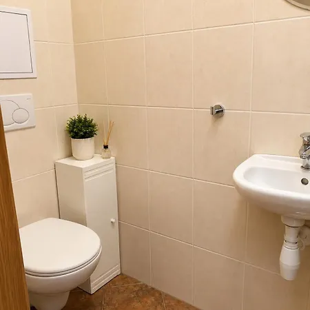Apartamento Spacious With Free Parking Near Prague *