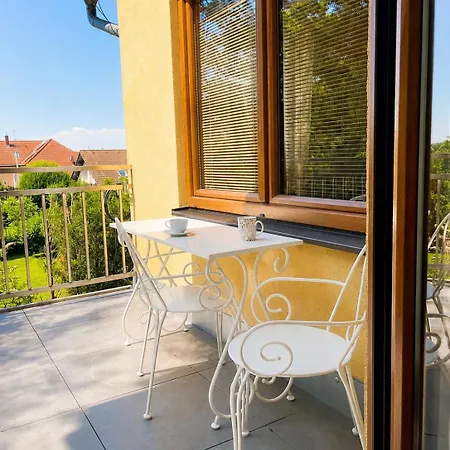 Spacious With Free Parking Near Prague Lejlighed *